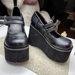 Platforms black size 5 woman gotic